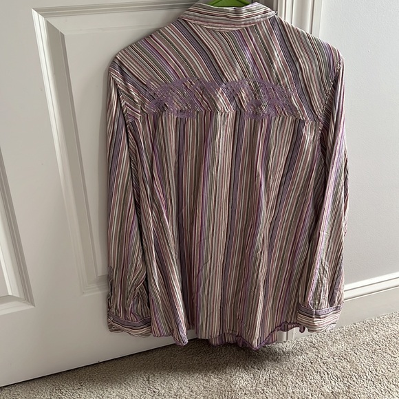 Great condition, ariat, button down blouse XXL - Picture 2 of 6
